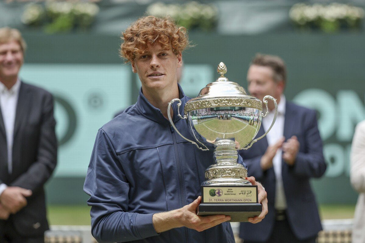 No. 1 Pemuda Dosa memenangi final rumput pertamanya, mengalahkan Hurkacz di Halle